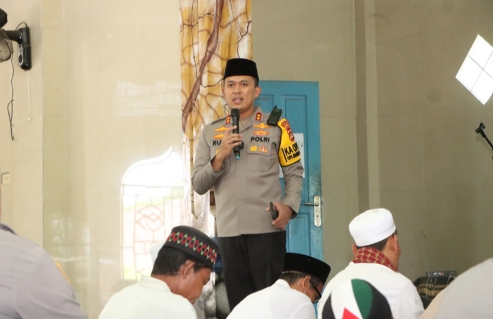 Pererat Tali Silaturahmi, Kapolres Banyuasin Melaksanakan Safari Jum’at Curhat di Masjid Al Hijriyah