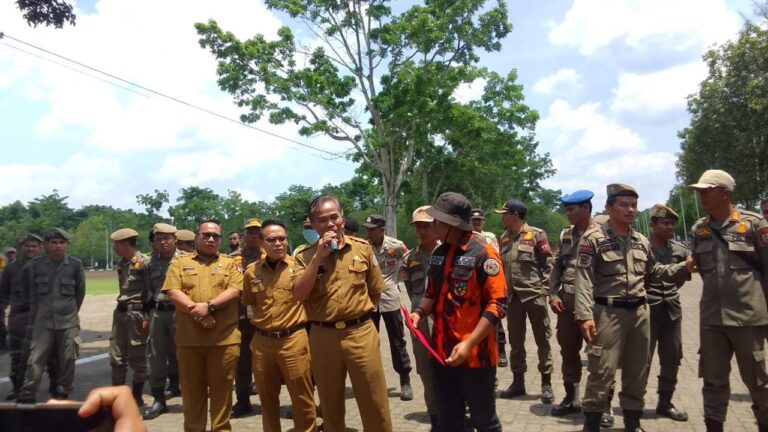 Puluhan Massa MPC-PP Kabupaten Banyuasin Gelar aksi demo di depan kantor Bupati 